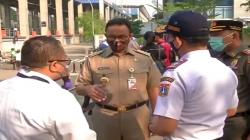 Anies Baswedan ke Penumpang KRL: Masker Jangan Dilepas!