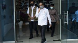 Presiden Jokowi Cek Penanganan Virus Corona di Kantor Gugus Tugas Covid-19