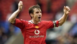 Roy Keane Dilarang Hadiri Pesta Natal MU! Gary Neville Nyaris Mati
