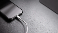 Ketahui 5 Penyebab Smartphone Anda Lambat saat Mengisi Daya