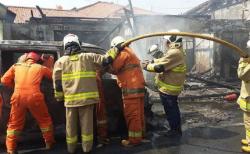 Butuh 3 Hari Padamkan Kebakaran di Pabrik Mebel Cakung