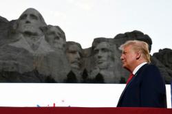 Pacar Donald Trump Jr Positif Covid-19