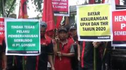 Dipecat, Puluhan Buruh PT Lonsum Berdemonstrasi ke Gedung DPRD Sumut