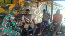 Tempuh 4 Jam Perjalanan, Warga Pedalaman Mimika Datangi Pos Satgas TNI untuk Berobat