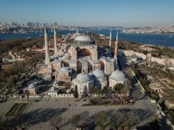 Ribuan Orang Berduyun-duyun Datangi Hagia Sophia untuk Sholat Jumat Perdana