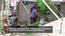 Kegiatan TMMD-108 di Kolaka Disambut Hangat Warga, Ibu-Ibu Antusias Bawakan Makanan<