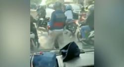Video Viral Pemotor Hadang Ambulans Dikecam Netizen