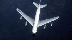 Jet Tempur Su-35S Rusia Tempel Pesawat Pengintai RC-135 AS