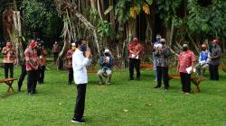 Presiden Jokowi Serahkan Bantuan Modal Kerja kepada Pedagang di Istana Bogor