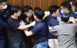 Pemungutan Suara Diwarnai Keributan, Anggota Parlemen Taiwan Saling Pukul