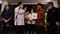 Prabowo Serahkan Surat Dukungan Pilwalkot Tangsel kepada Muhamad-Rahayu