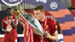 Wakil Kapten Liverpool Ejek MU saat Perayaan Trofi Premier League