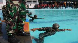 Lomba Renang Militer Prajurit Korps Marinir