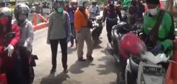 Kelelahan Patroli Masker, Wali Kota Risma Dipapah ke Mobil