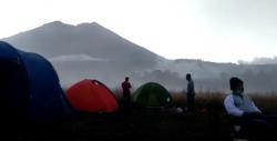 Video Viral Dugem Massal di Gunung Rinjani, Ratusan Pendaki Ini Dikecam Netizen