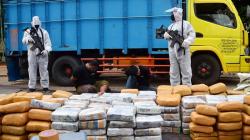 Penampakan 500 Kg Ganja Diangkut dengan Truk di Bekasi