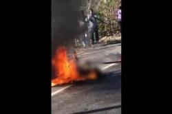 Tragis, Pegawai Puskesmas di TTU Tewas Terbakar Bersama Motor di Jalan