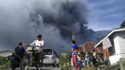 Foto Gunung Sinabung Erupsi Pagi Ini