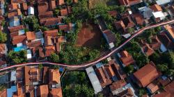 Bendera Merah Putih Sepanjang 900 Meter Hiasi Jalan di Pekalongan