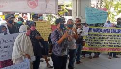 Warga Geruduk Kantor Disdukcapil Banjarmasin Gegara Urus e-KTP Lama