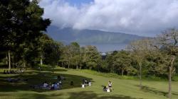 Menikmati Pemandangan Alam di Kebun Raya Bali