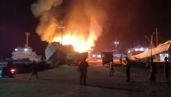 Kapal KLM Arawali Terbakar Hebat di Pelabuhan Bima, ABK Lari Berhamburan ke Daratan