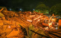 Apartemen 5 Lantai Runtuh, 200 Penghuni Terjebak di Bawah Reruntuhan