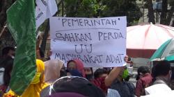 Desak Pembahasan RUU, Ratusan Masyarakat Adat Unjuk Rasa di Kantor Gubernur Sumut
