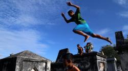Makam Belanda Peneleh Dijadikan Arena Bermain Parkour
