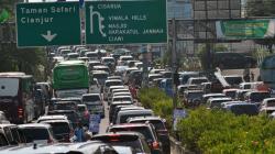 Libur Akhir Pekan, Jalur Wisata Puncak Dipadati Kendaraan