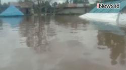 Video Rumah di Melawi Kalbar Terendam Banjir 4 Meter