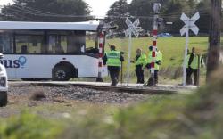 Bus Sekolah Bertabrakan dengan Kereta, Puluhan Anak Sekolah Jadi Korban