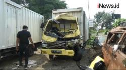 Video Truk Roti Tabrak Tronton di Tol Cipularang, 2 Penumpang Tewas
