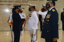 KSAL dan KSAU Dapat Bintang Kehormatan dari Panglima TNI