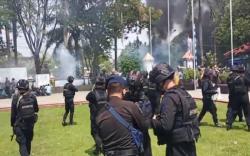 Demo Tolak UU Cipta Kerja Rusuh, Kapolres Pekalongan Kota Kena Lemparan Batu