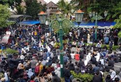 Demo Ricuh di DPRD DIY, Polresta Yogyakarta Amankan 95 Orang 