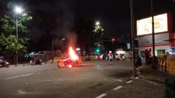 Polisi Selidiki Bola Kasti Beracun yang Dilempar Massa Demonstran UU Ciptaker