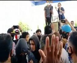 Demo Pelajar SMA 9 Kendari Tolak Kepsek Baru di Kantor Dikbud Ricuh
