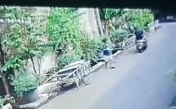 Asyik Main HP Sambil Jalan, Anak 8 Tahun Dijambret di Kebayoran Lama<