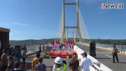 Video Presiden Jokowi Resmikan Jembatan Teluk Kendari