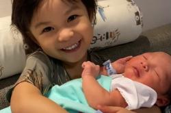 Glenn Alinskie Ungkap Tingkah Gemas Nastusha Gendong sang Adik: Antusias, Dia Sayang Banget