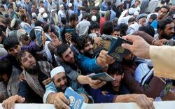 Belasan Orang Tewas Terinjak-injak saat Berebut Visa ke Pakistan