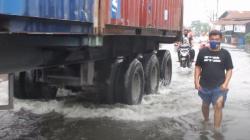 Diguyur Hujan 3 Jam, Kawasan Medan Deli dan Marelan Tergenang Air