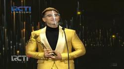 Verrell Bramasta Bawa Pulang Trofi Aktor Tersilet: Piala Ini untuk Cinta Pertamaku