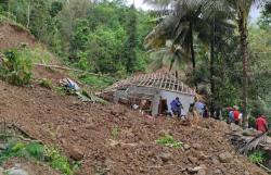 Tertimpa Longsoran Bukit, 3 Rumah Warga di Kulonprogo Rusak    