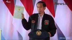 Video Presiden Jokowi Serahkan 22.007 Sertifikat Tanah di Stadion Simangaronsang Sumut