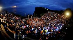Penampilan Tari Kecak Uluwatu Memukau Wisatawan
