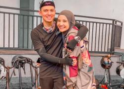 Irwansyah Kecanduan Main Game, Zaskia Sungkar Ciptakan Lagu dan Sindir sang Suami