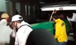 Tangis Haru Sambut Jenazah Gatot Brajamusti di Rumah Duka Sukabumi