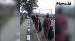 Video Kru Pesawat dan Penumpang Jalan Kaki akibat Massa FPI Penuhi Bandara